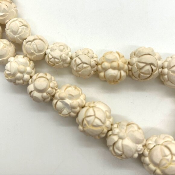 Vintage Carved Celluloid Bead Necklace With Floral & Swirl Designs In Cream Ivor - Picture 4 of 12
